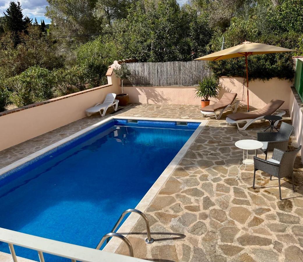 Apartment In With Views And Pool